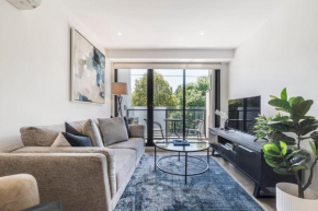Indigo Breeze - Explore the Heart of North Melbourne